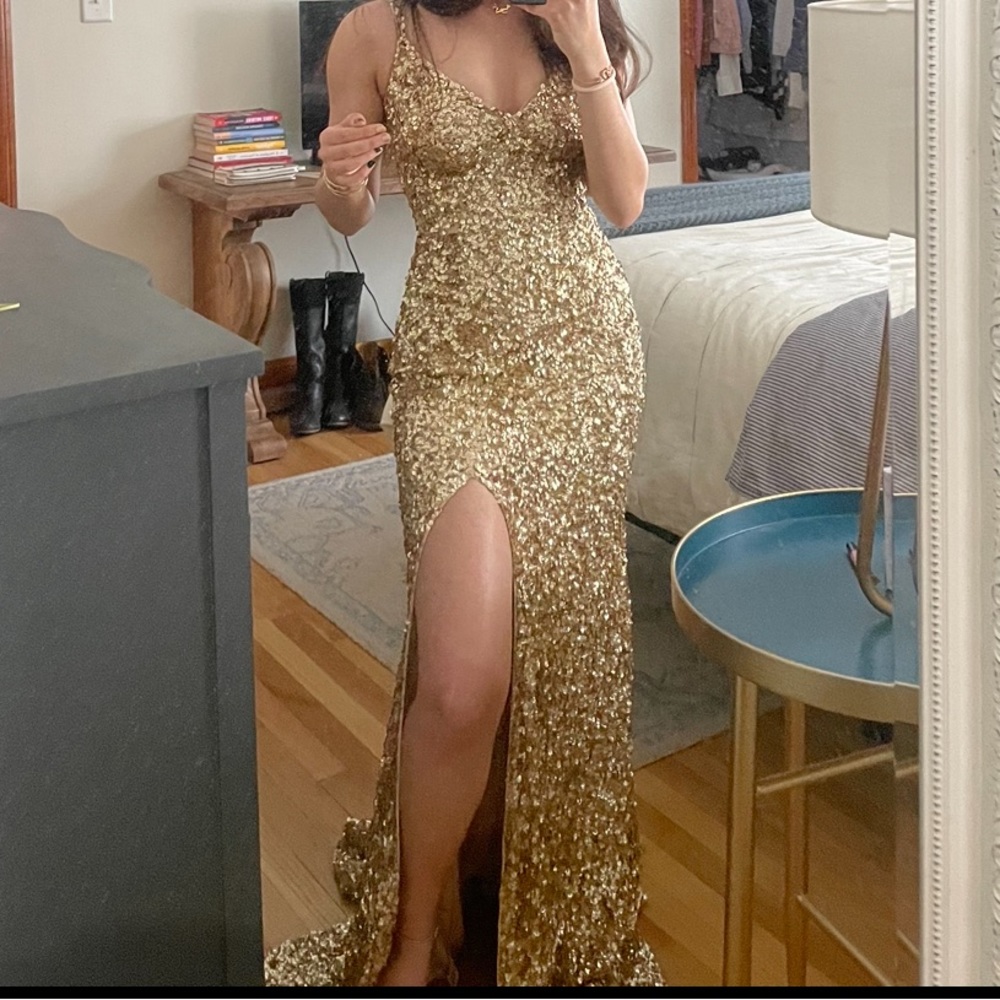 BEAUTIFUL GOLD PROM DRESS